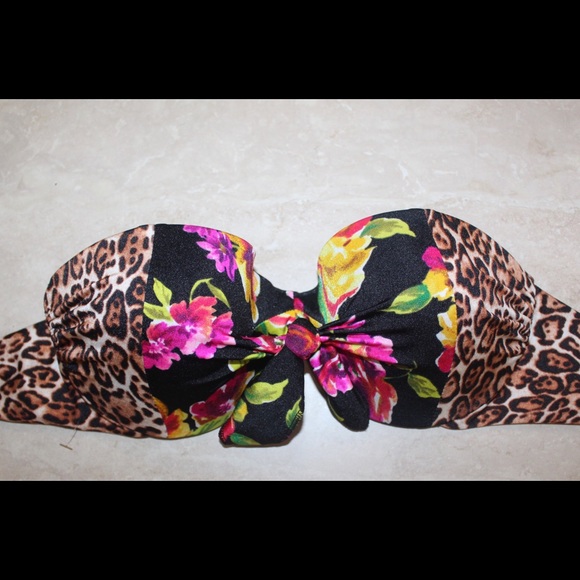 Victoria’s Secret strapless bikini tops - Picture 7 of 15